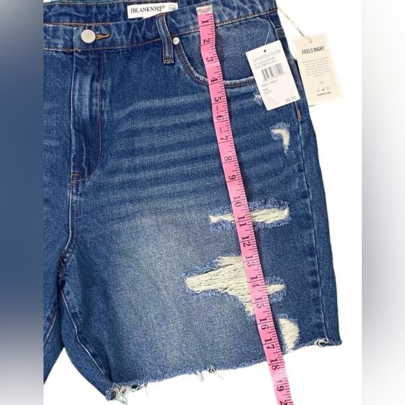 Blank NYC Women’s Plus Size Distressed Denim Shorts, NEW Size 20W - Picture 7 of 9